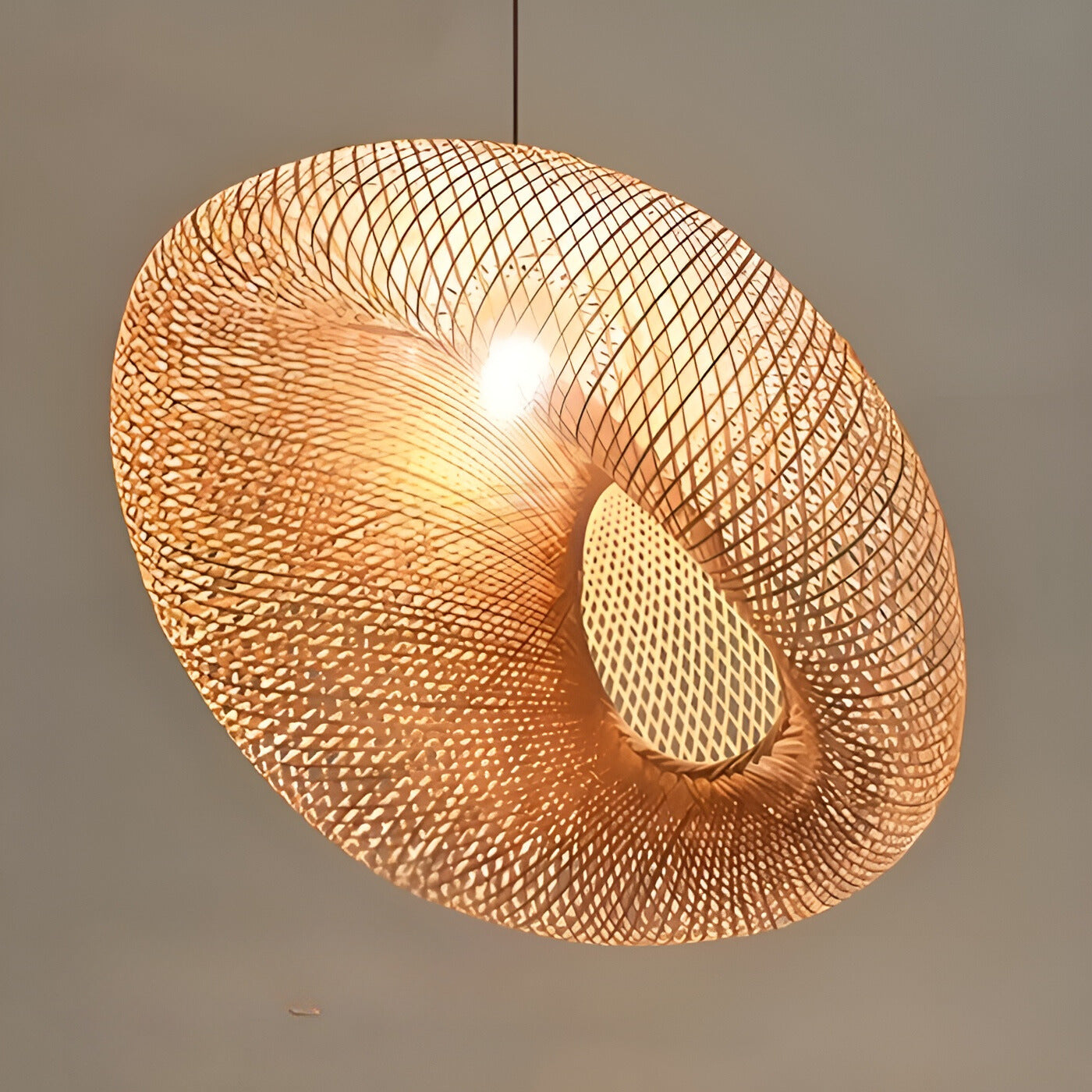 BambooBliss Light – Decoratieve Rotan Hanglamp voor een Stijlvol Interieur