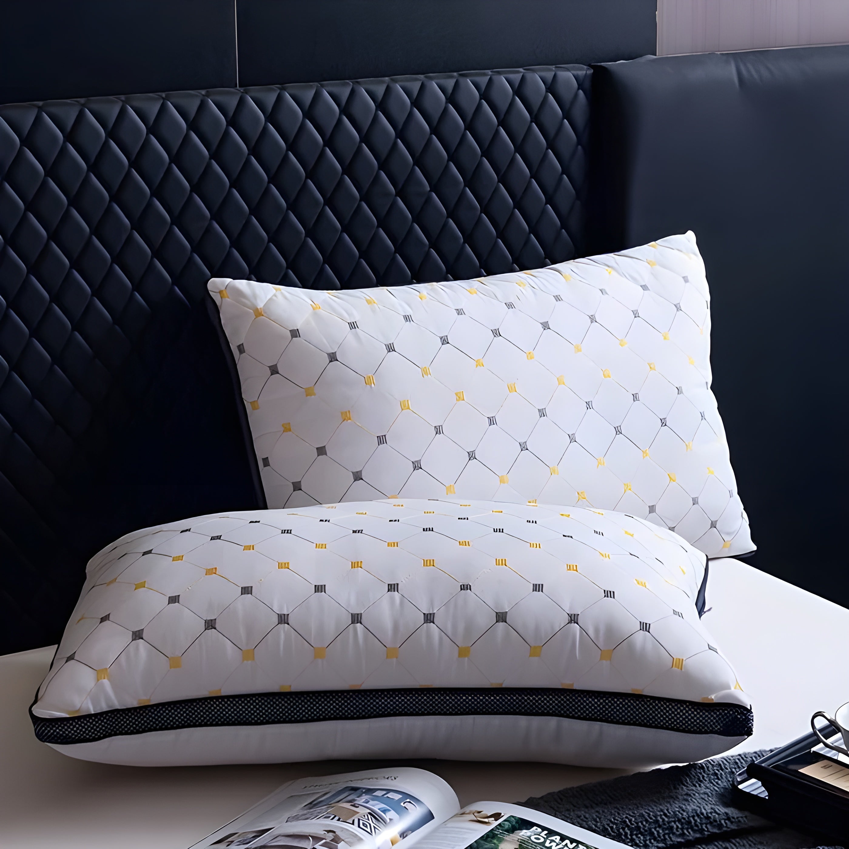 SkyDream Pillow – Geborduurd Neksteunkussen