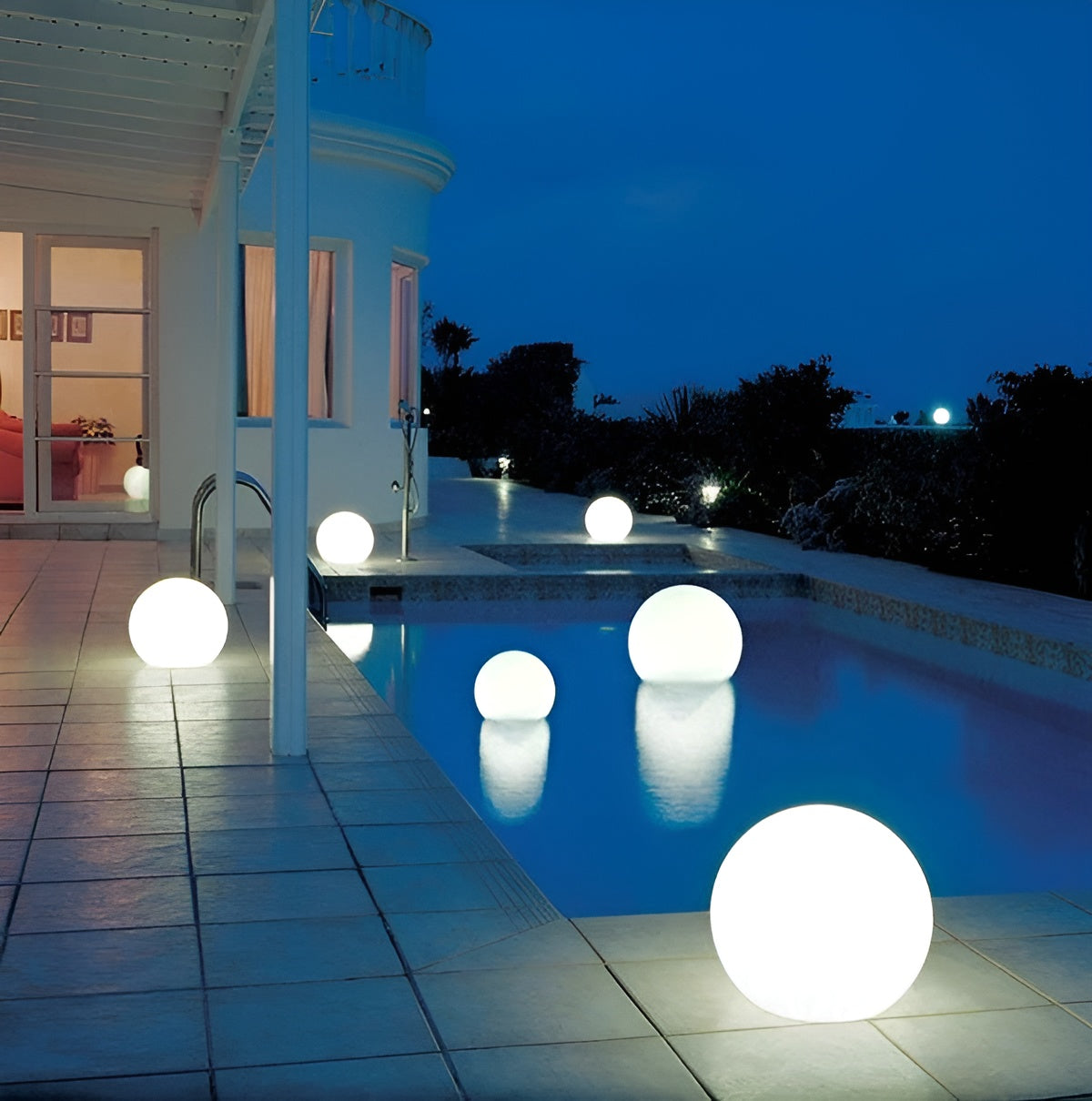 GlowBall Light - Wasserdichte, Farbwechselnde LED Gartenball-Lampe Elegare