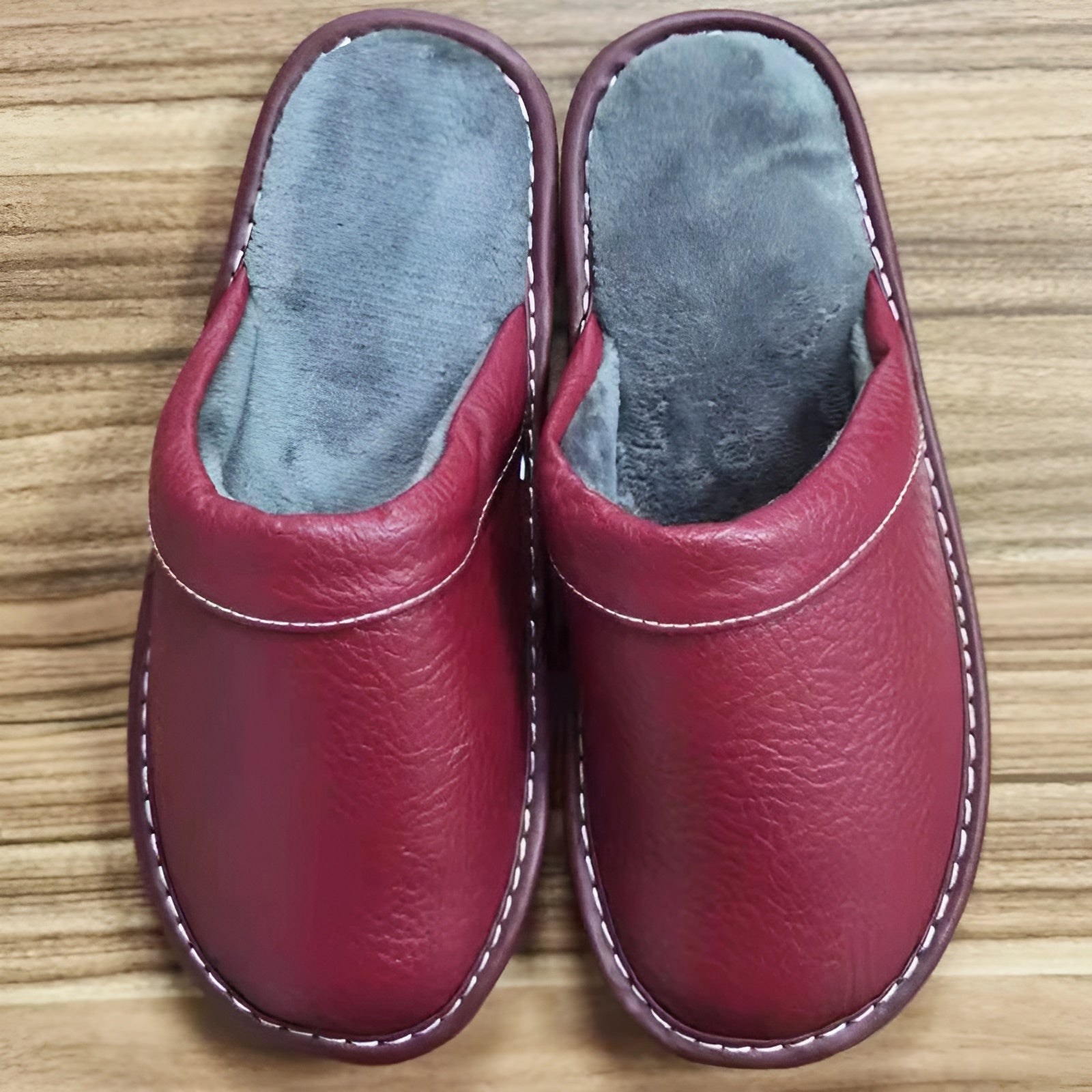 LuxeComfort Slippers - Lässige Kunstleder-Hausschuhe für Herren Elegare