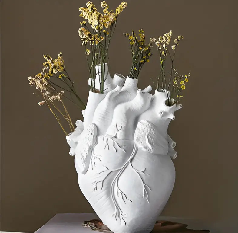 BloomHeart Vase - Elegante Grieks Geïnspireerde Hartvormige Vaas met Gedroogde Bloemen - Velari - VLP193