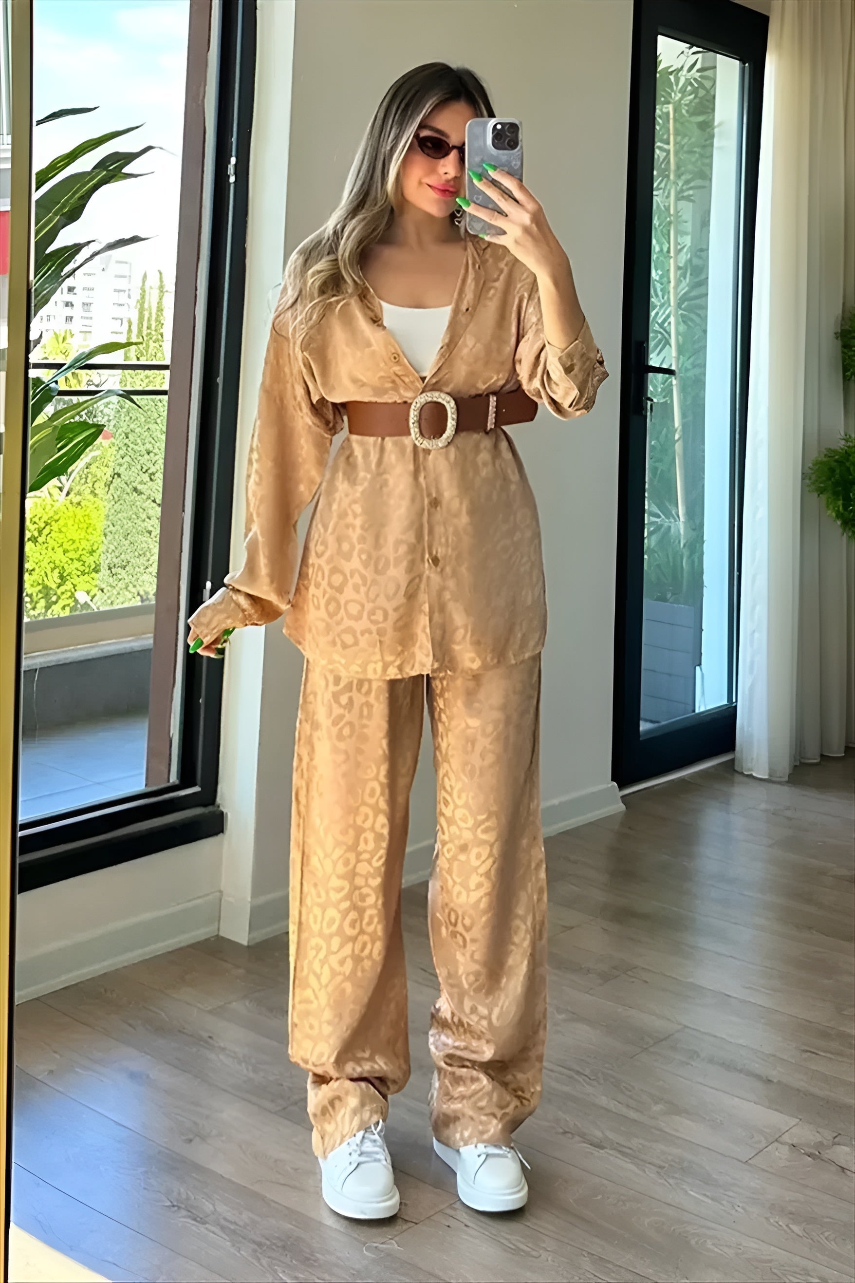 Amore Jumpsuit - Elegantes Satin Pyjama Set mit Leopardenmuster Elegare