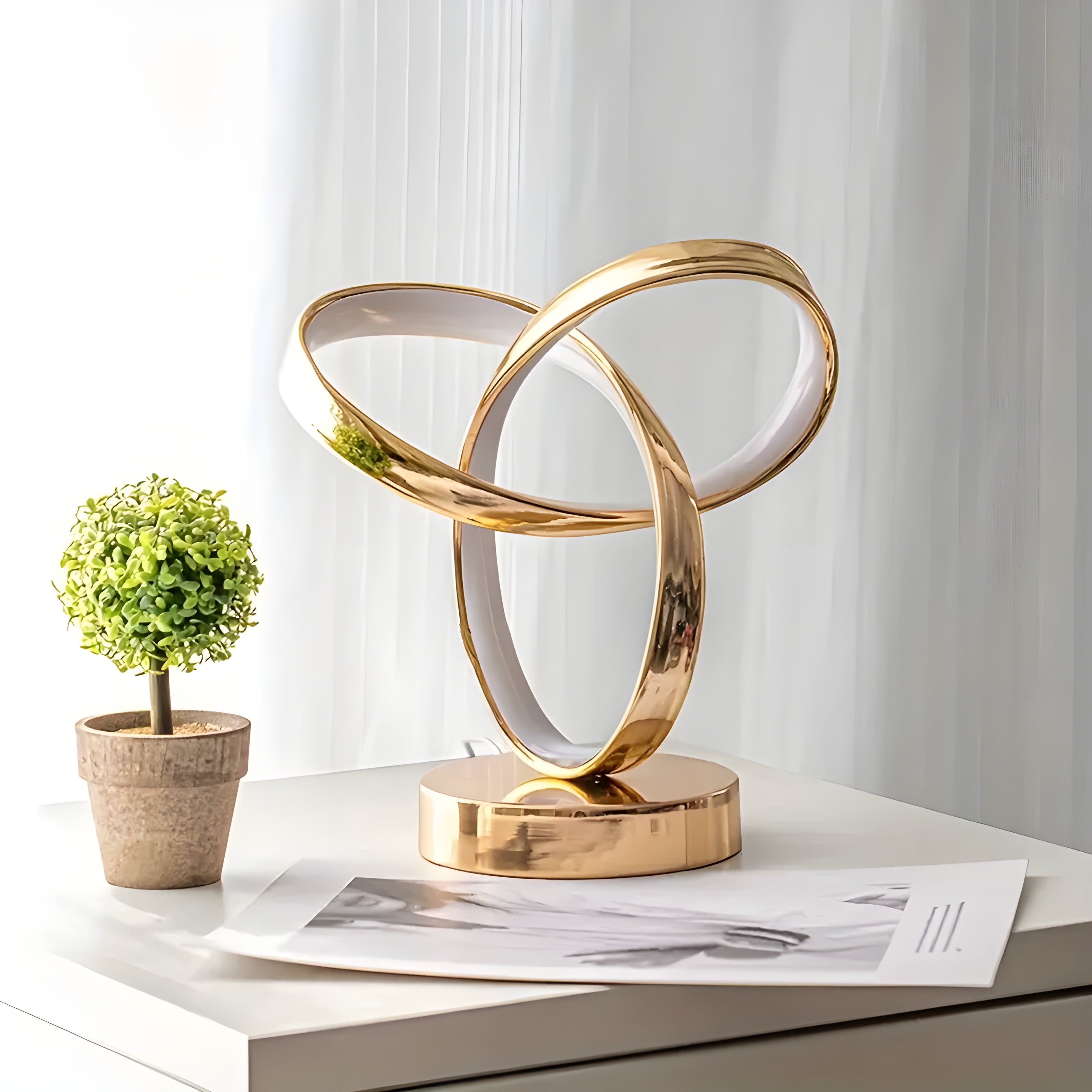 MöbiusGlow Lamp - Luxe Gouden Möbius Ring Studietafel Leeslamp